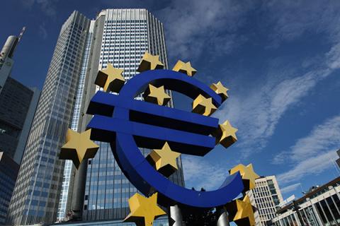 Европейский центральный банк со знаком евро