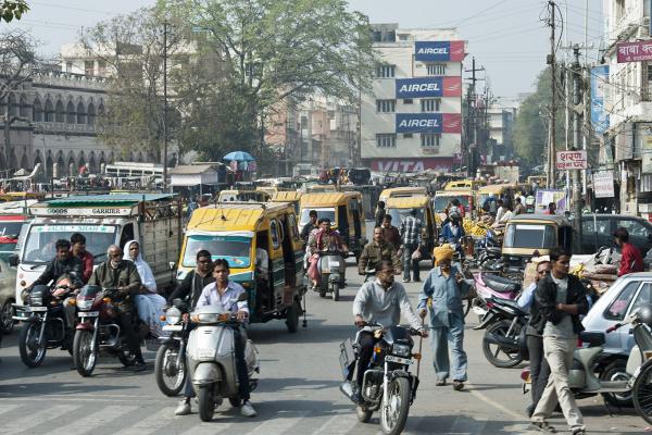 Оживлённая улица в Нью-Дели, Индия