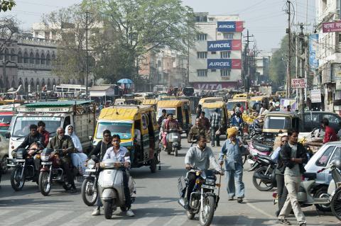 Оживлённая улица в Нью-Дели, Индия