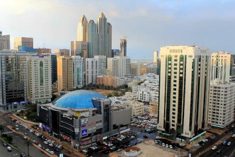 Абу-Даби, ОАЭ. Вид на торговый центр