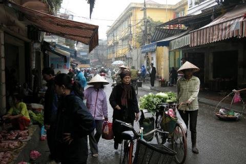 Торговая улица в Ханое, Вьетнам