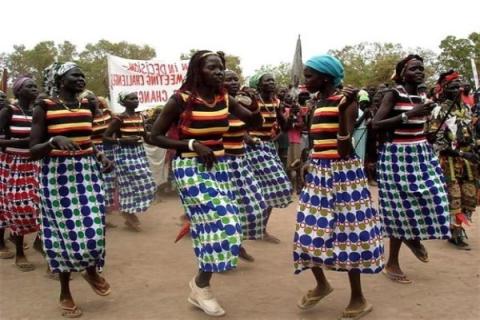 women-in-rumbek-south-sudan