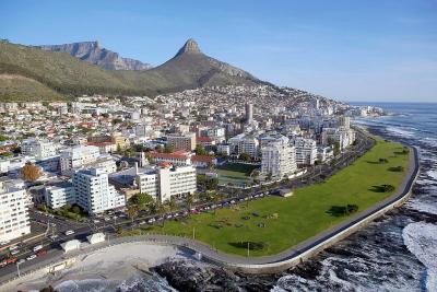 Кейптаун, Южная Африка. Вид на прибрежную часть города с высоты