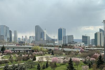 Анкара, Турция. Вид на небоскрёбы и парк перед автовокзалом