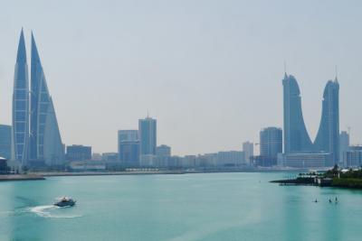 Манама, Бахрейн. Вид на Всемирный торговый центр и Финансовую гавань